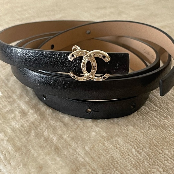 Chanel cc logo skinny belt black leather